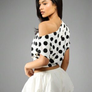 MISSGUIDED Top court style bardot à pois, manches dolman fluides, blouse d'été décontractée, tenue de resort, Top de fête de jour à manches bouffantes, top mode