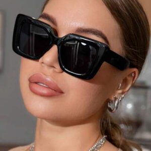 1 pièce Lunettes de soleil carrées en plastique décorées à la mode pour femmes, accessoires de plage, lunettes de soleil d'été, accessoires de voyage et de vacances, élégant pour les sorties en famille, les voyages, les vacances à la plage