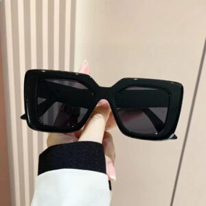 1 pièce Lunettes de soleil carrées en plastique décorées à la mode pour femmes, accessoires de plage, lunettes de soleil d'été, accessoires de voyage et de vacances, élégant pour les sorties en famille, les voyages, les vacances à la plage
