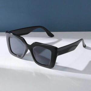 1 pièce Lunettes de soleil carrées en plastique décorées à la mode pour femmes, accessoires de plage, lunettes de soleil d'été, accessoires de voyage et de vacances, élégant pour les sorties en famille, les voyages, les vacances à la plage