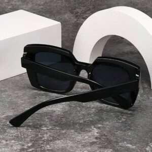 1 pièce Lunettes de soleil carrées en plastique décorées à la mode pour femmes, accessoires de plage, lunettes de soleil d'été, accessoires de voyage et de vacances, élégant pour les sorties en famille, les voyages, les vacances à la plage