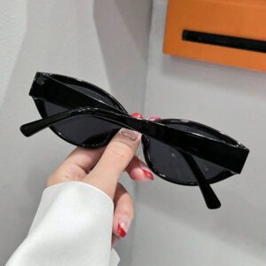 1 paire/3 paires de lunettes de soleil unisexes à monture en forme d'œil de chat noires, polyvalentes. Conviennent pour les festivals de musique électronique, les voyages, les vacances, le style sportif, la conduite, les festivals, la plage, avec protection UV. Idéales pour les sorties en famille, le golf, la randonnée, les accessoires d'été, les tenues élégantes, le style de rue, les sports, les fêtes, la pêche, les activités de plein air, les vacances, avec protection solaire.