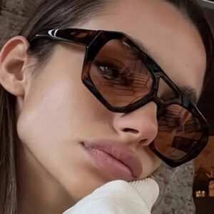 Nouveaux verres de mode carrés rétro à double lentille pour femmes et hommes, avec des lentilles océaniques, convenant pour le port quotidien. Accessoires de plage pour femmes, de base, tenues d'automne-hiver pour femmes, tenues d'affaires décontractées, cadeaux pour les vacances d'été à la plage, l'extérieur, les voyages