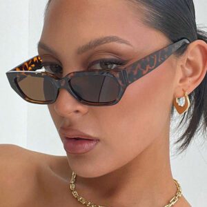 2024 Nouvelles lunettes de mode carrées à petits verres de chat style européen et américain, lunettes de style rétro pour femmes. pour femmes, tenues d'automne et d'hiver, accessoires de plage, basiques vintage Y2K, décontracté chic pour les affaires, cadeaux pour l'été, les vacances à la plage, les sorties en extérieur et les voyages. Monture rectangulaire style bohème écaille de tortue léopard pour les vacances, la plage, les voyages, le style preppy pour la rentrée scolaire