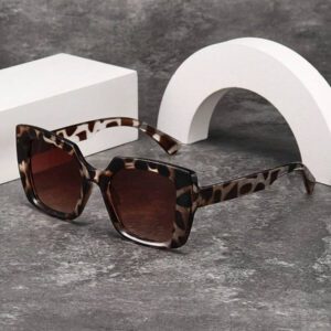 Lunettes de soleil unisexes à monture carrée surdimensionnée en plastique imprimé léopard, style bohème, lunettes de mode, décoration classique pour l'extérieur, les voyages, la plage, la conduite, avec protection UV. Une ombre élégante et pour les sorties en famille, les vacances, l'été, la plage, les voyages.