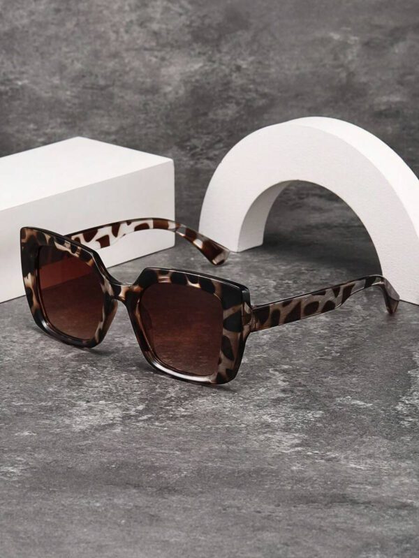 Lunettes de soleil unisexes à monture carrée surdimensionnée en plastique imprimé léopard, style bohème, lunettes de mode, décoration classique pour l'extérieur, les voyages, la plage, la conduite, avec protection UV. Une ombre élégante et pour les sorties en famille, les vacances, l'été, la plage, les voyages. – Image 22