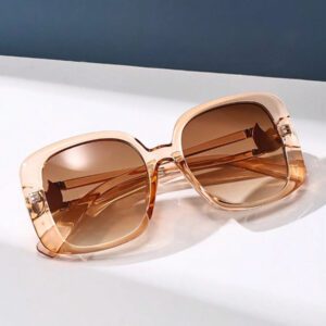 Lunettes de soleil vintage à grand cadre carré en plastique, monture de mode classique pour les sorties en extérieur, les voyages, la plage et les vacances. Protection UV élégante et à la mode pour les sorties en famille, les vacances d'été, la plage, les voyages et les loisirs en extérieur.