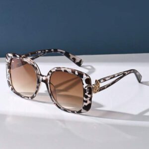Lunettes de soleil vintage à grand cadre carré en plastique, monture de mode classique pour les sorties en extérieur, les voyages, la plage et les vacances. Protection UV élégante et à la mode pour les sorties en famille, les vacances d'été, la plage, les voyages et les loisirs en extérieur.