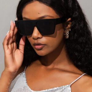 1 pièce Lunettes de soleil carrées surdimensionnées en plastique pour femmes avec larges branches, multi-couleurs, style européen et américain, accessoires d'extérieur, de rue, de vacances, de voyage et de plage. Convient pour les pulls, jeans, survêtements, sweats à capuche, vestes, robes et chemises à manches longues. Élégante et pour les sorties en famille, les voyages, les vacances et l'été à la plage.
