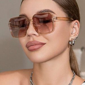 Lunettes de soleil vintage surdimensionnées à monture carrée en plastique pour femmes, style classique à la mode, accessoire de décoration pour la plage, les vacances et la protection solaire. Lunettes de soleil pour femmes, accessoires de plage, lunettes de soleil , tenue élégante, sorties en famille, voyages, vacances, été, plage, extérieur, voyage