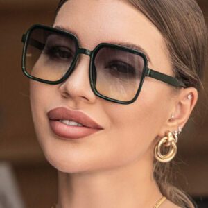 Lunettes de soleil vintage surdimensionnées à monture carrée en plastique pour femmes, style classique à la mode, accessoire de décoration pour la plage, les vacances et la protection solaire. Lunettes de soleil pour femmes, accessoires de plage, lunettes de soleil , tenue élégante, sorties en famille, voyages, vacances, été, plage, extérieur, voyage