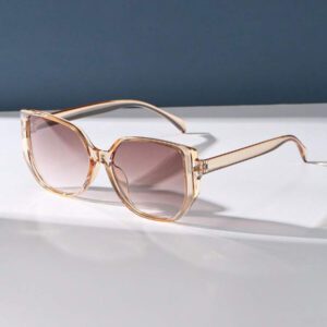 Lunettes de soleil rétro à grand cadre carré en plastique, design classique, décoration pour les voyages, les vacances à la plage, la protection UV et la conduite. Lunettes de soleil de mode unisexe élégantes pour les sorties en famille, les vacances, l'été, la plage, les voyages et les activités extérieures