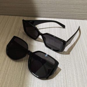 Lunettes de soleil rétro à grand cadre carré en plastique, design classique, décoration pour les voyages, les vacances à la plage, la protection UV et la conduite. Lunettes de soleil de mode unisexe élégantes pour les sorties en famille, les vacances, l'été, la plage, les voyages et les activités extérieures