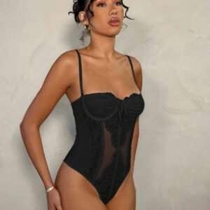 SHEIN BAE Tenue de fête de jardin élégante pour femme au printemps : Camisole brassière bustier avec empiècement en dentelle blanche romantique, bretelles amovibles, convient pour les rendez-vous, les brunchs entre amis, les sorties de début de printemps, les événements festifs