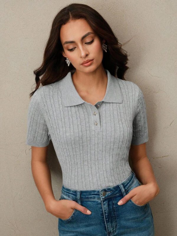 Anewsta Top de T-shirt/blouse tricoté, col polo vintage, manches courtes, torsadé, couleur unie. Élégant et moderne, convient pour le Nouvel An chinois, la Saint-Valentin – Image 10