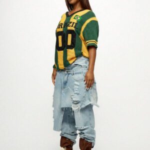 SUMWON WOMEN Maillot de style universitaire en tricot crocheté à col en V de l'équipe nationale du Brésil. Maillot de supporter de football à manches courtes avec numéro 00 et drapeau brodé. Taille oversize pour l'automne et l'hiver.