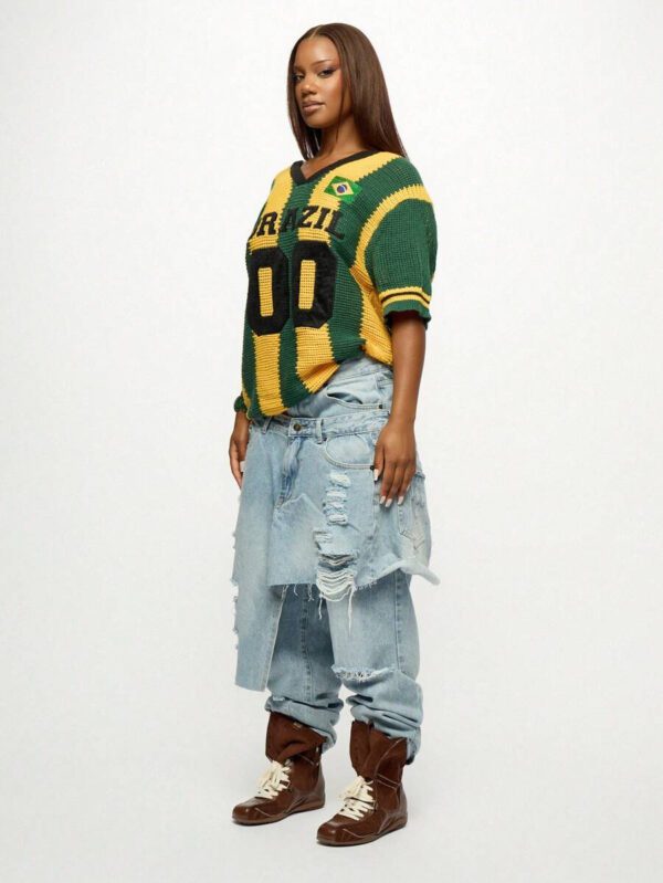 SUMWON WOMEN Maillot de style universitaire en tricot crocheté à col en V de l'équipe nationale du Brésil. Maillot de supporter de football à manches courtes avec numéro 00 et drapeau brodé. Taille oversize pour l'automne et l'hiver. – Image 4