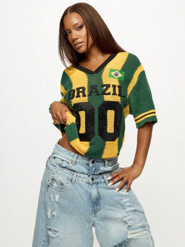 SUMWON WOMEN Maillot de style universitaire en tricot crocheté à col en V de l'équipe nationale du Brésil. Maillot de supporter de football à manches courtes avec numéro 00 et drapeau brodé. Taille oversize pour l'automne et l'hiver. – Image 6