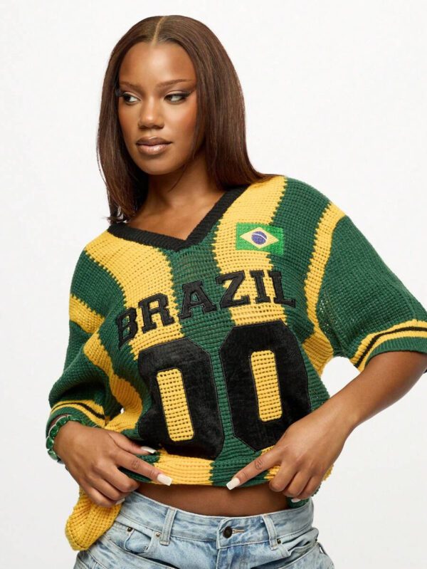 SUMWON WOMEN Maillot de style universitaire en tricot crocheté à col en V de l'équipe nationale du Brésil. Maillot de supporter de football à manches courtes avec numéro 00 et drapeau brodé. Taille oversize pour l'automne et l'hiver. – Image 7