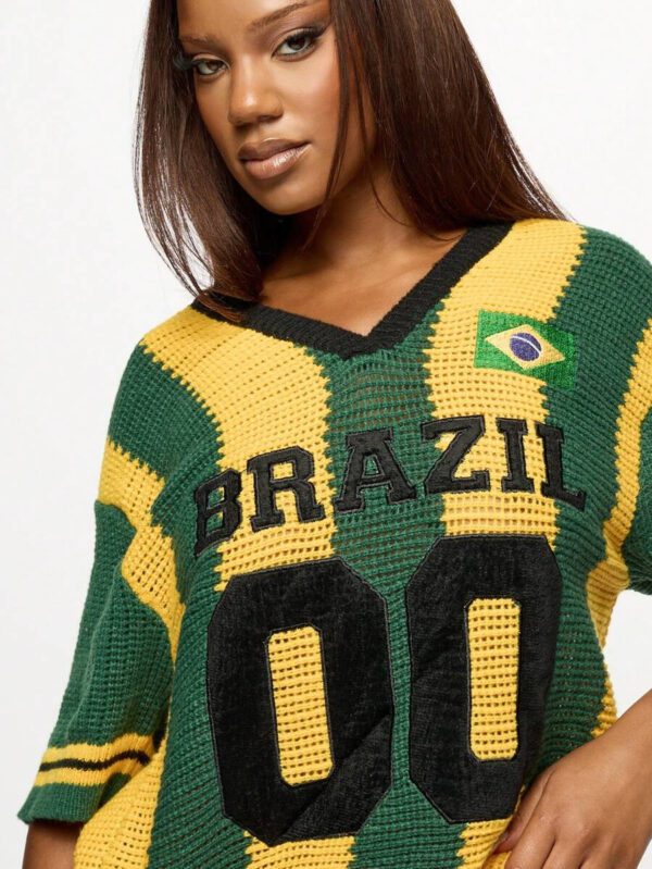 SUMWON WOMEN Maillot de style universitaire en tricot crocheté à col en V de l'équipe nationale du Brésil. Maillot de supporter de football à manches courtes avec numéro 00 et drapeau brodé. Taille oversize pour l'automne et l'hiver. – Image 8