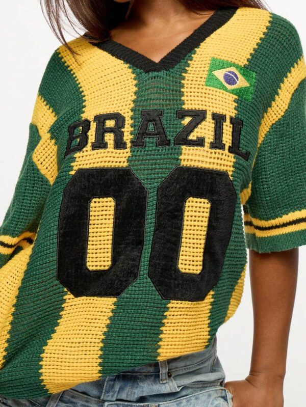 SUMWON WOMEN Maillot de style universitaire en tricot crocheté à col en V de l'équipe nationale du Brésil. Maillot de supporter de football à manches courtes avec numéro 00 et drapeau brodé. Taille oversize pour l'automne et l'hiver. – Image 9