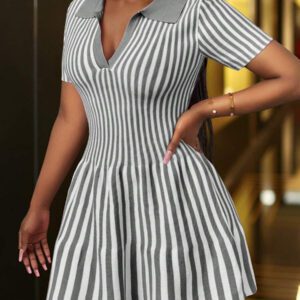 Slaydiva Nouvelle arrivée d'été 2025 Robe courte tricoté à col polo rayé élégante pour soirée et usage décontracté