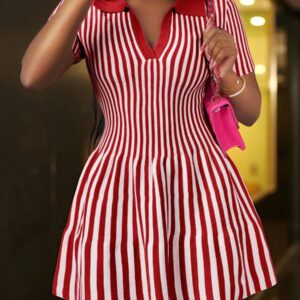Slaydiva Nouvelle arrivée d'été 2025 Robe courte tricoté à col polo rayé élégante pour soirée et usage décontracté