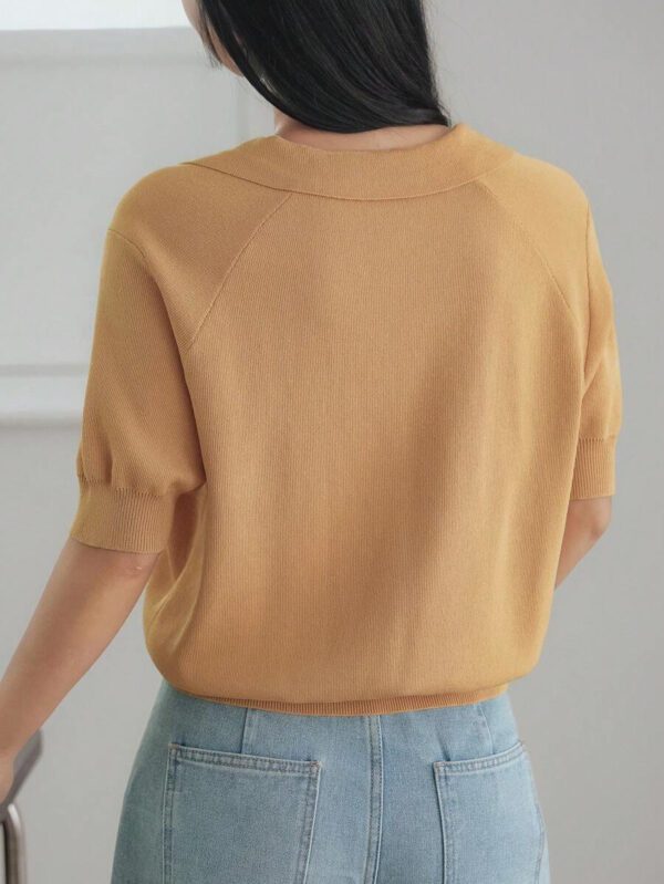Dazy-Less Top tricoté ample de couleur jaune crème, simple et décontracté. Élégant pour le bureau, manches courtes, pour le printemps et l'été. Tenue pour enseignante – Image 6