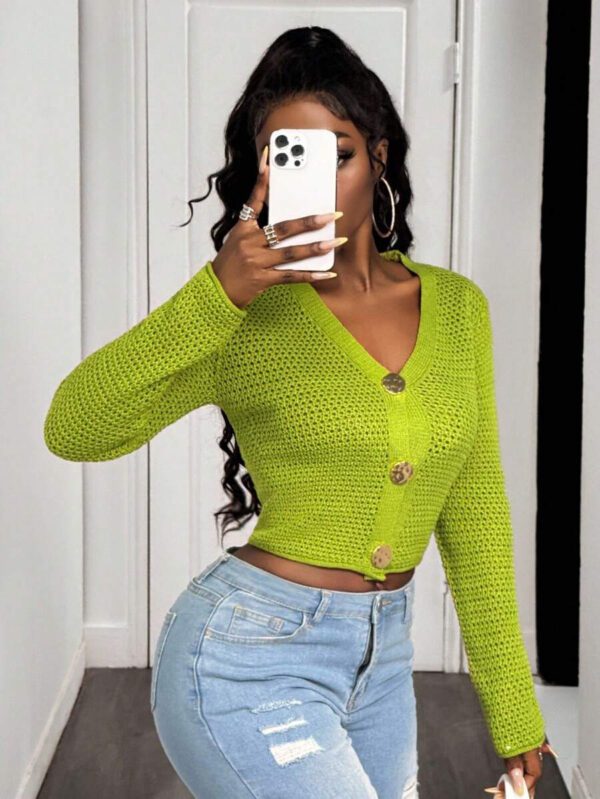 BamGleam Nouveau cardigan vert ajouré avec boutons surdimensionnés en métal, veste en tricot décontracté sexy et simple à manches longues et col en V – Image 2