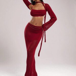 SHEIN BAE Ensemble de 2 pièces pour femmes, top court tricoté à col ras-du-cou et gilet sans manches évidé de couleur unie. Tenues d'été pour femmes, tenues de vacances, tenues de plage. Ensembles de 2 pièces, pulls corset pour femmes, hauts de sortie, cache-maillots pour maillots de bain