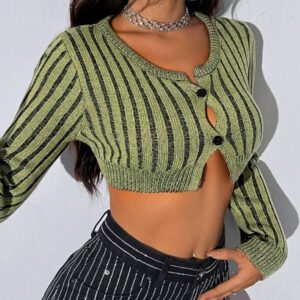 SHEIN Unity Ensemble Short À Rayures Verticales Et Cardigan Boutonné À La Mode Pour Femmes