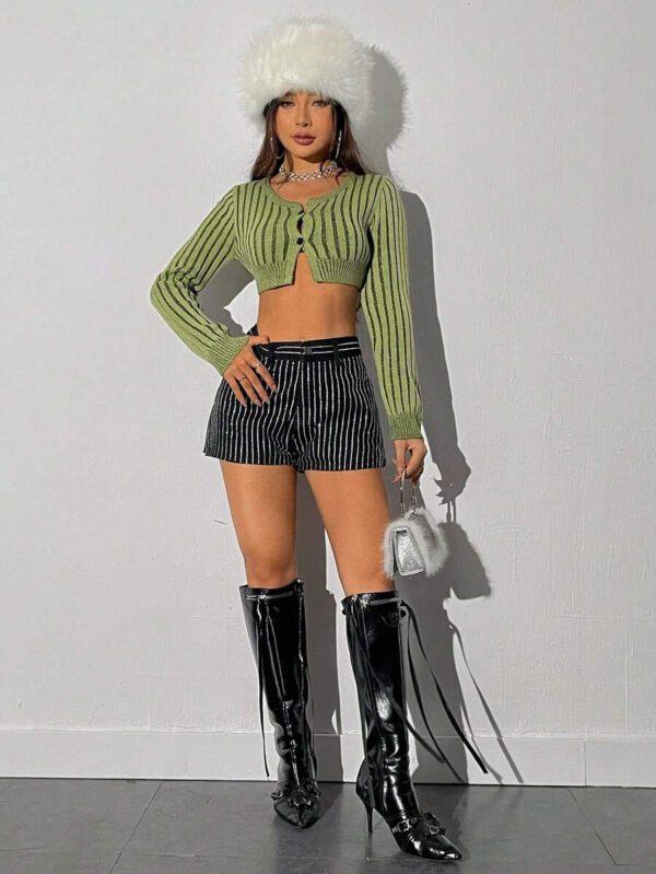 SHEIN Unity Ensemble Short À Rayures Verticales Et Cardigan Boutonné À La Mode Pour Femmes – Image 6