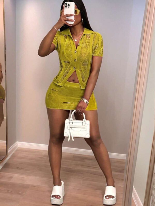 Slaydiva Ensemble 2 pièces pour femme, pull et mini-jupe moulante en crochet vert texturé ajouré. mode estivale 2025 pour festival de musique, Pâques, vacances, croisière, plage. Style décontracté avec col polo et manches courtes – Image 2