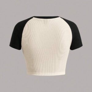 SHEIN EZwear T-shirt court avec manches raglan à bloc de couleurs, papillon et monogramme TUNNEL DE RÊVE CHAQUE JOUR EST UN TRÉSOR TOUJOURS DE BONNE HUMEUR