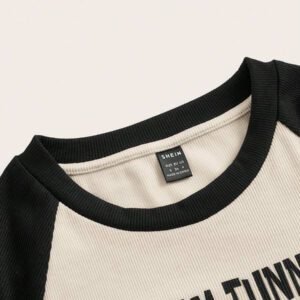 SHEIN EZwear T-shirt court avec manches raglan à bloc de couleurs, papillon et monogramme TUNNEL DE RÊVE CHAQUE JOUR EST UN TRÉSOR TOUJOURS DE BONNE HUMEUR