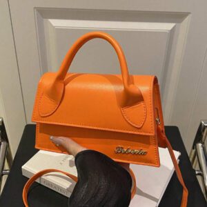Sac à main carré à rabat de grande capacité pour femme, de haute qualité, idéal pour le shopping, les rendez-vous, toutes saisons, minimaliste, à la mode, sac à bandoulière avec bandoulière amovible et réglable.