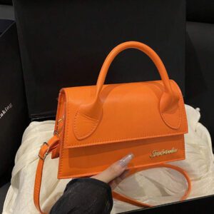 Sac à main carré à rabat de grande capacité pour femme, de haute qualité, idéal pour le shopping, les rendez-vous, toutes saisons, minimaliste, à la mode, sac à bandoulière avec bandoulière amovible et réglable.