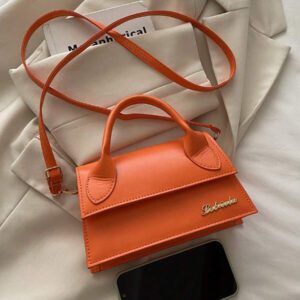 Sac à main carré à rabat de grande capacité pour femme, de haute qualité, idéal pour le shopping, les rendez-vous, toutes saisons, minimaliste, à la mode, sac à bandoulière avec bandoulière amovible et réglable.
