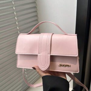 Sac à main carré premium en couleur unie avec rabat en PU, sac bandoulière simple pour les navettes, sac à main texturé de petite capacité. Convient pour le shopping, le portefeuille, les étudiantes, les jeunes femmes et les femmes de bureau. Parfait pour le bureau, l'université, le travail, les affaires, les trajets, les activités extérieures, les voyages et les pique-niques.