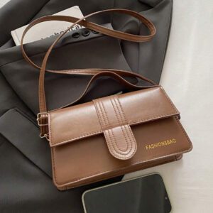 Sac à main carré premium en couleur unie avec rabat en PU, sac bandoulière simple pour les navettes, sac à main texturé de petite capacité. Convient pour le shopping, le portefeuille, les étudiantes, les jeunes femmes et les femmes de bureau. Parfait pour le bureau, l'université, le travail, les affaires, les trajets, les activités extérieures, les voyages et les pique-niques.