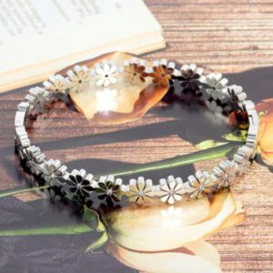 Bracelet à la mode en acier inoxydable avec marguerite et zircone, idéal pour les fêtes de femmes, à porter au quotidien, design floral classique, bijoux de poignet, cadeau