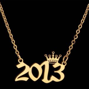 1 Pièce Collier D'année Numérotée En Acier Inoxydable, Commémorant Une Date Unique, Collier Pendentif En Forme De Couronne Pour Anniversaire, Cadeau D'anniversaire Pour Le Cou, Vintage, Élégant Et Minimaliste Collier De Chaîne De Clavicule Pendentif