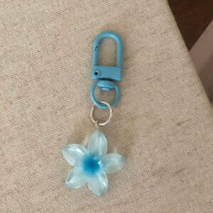 Porte-clés fleur de marguerite colorée et transparente, accessoires pour femmes et étudiantes, étui pour écouteurs, décoration de voiture, porte-clés fleur transparente d'Halloween, charms de porte-clés mignons, pendentifs de sac, cadeaux pour demoiselles d'honneur