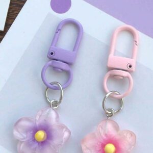 Porte-clés fleur de marguerite colorée et transparente, accessoires pour femmes et étudiantes, étui pour écouteurs, décoration de voiture, porte-clés fleur transparente d'Halloween, charms de porte-clés mignons, pendentifs de sac, cadeaux pour demoiselles d'honneur