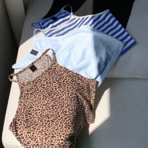 SHEIN EZwear 4 pièces Hauts camisoles pour femmes, imprimé léopard, rayures bleues, bleu clair unicolore, noir. Décontractés et ajustés, conviennent pour l'été