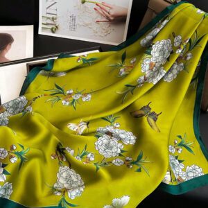 1 pièce Foulard carré en satin de soie à imprimé floral de luxe et , bandeau polyvalent pour femmes pour le tourisme, les vacances, les loisirs, le foulard de tête, les déplacements quotidiens, le petit col