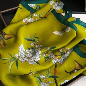1 pièce Foulard carré en satin de soie à imprimé floral de luxe et , bandeau polyvalent pour femmes pour le tourisme, les vacances, les loisirs, le foulard de tête, les déplacements quotidiens, le petit col