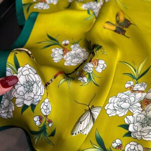 1 pièce Foulard carré en satin de soie à imprimé floral de luxe et , bandeau polyvalent pour femmes pour le tourisme, les vacances, les loisirs, le foulard de tête, les déplacements quotidiens, le petit col