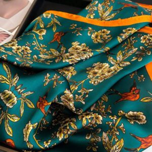 1 pièce Foulard carré en satin de soie à imprimé floral de luxe et , bandeau polyvalent pour femmes pour le tourisme, les vacances, les loisirs, le foulard de tête, les déplacements quotidiens, le petit col