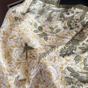 1 pièce Foulard carré en satin de soie à imprimé floral de luxe et , bandeau polyvalent pour femmes pour le tourisme, les vacances, les loisirs, le foulard de tête, les déplacements quotidiens, le petit col